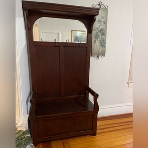 Coat hanger with storage